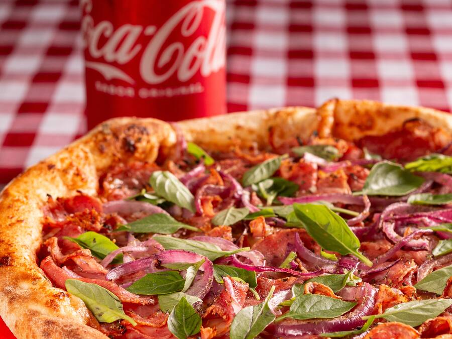 1 Pizza Salgada (25cm) + Bebida (350ml) Grátis