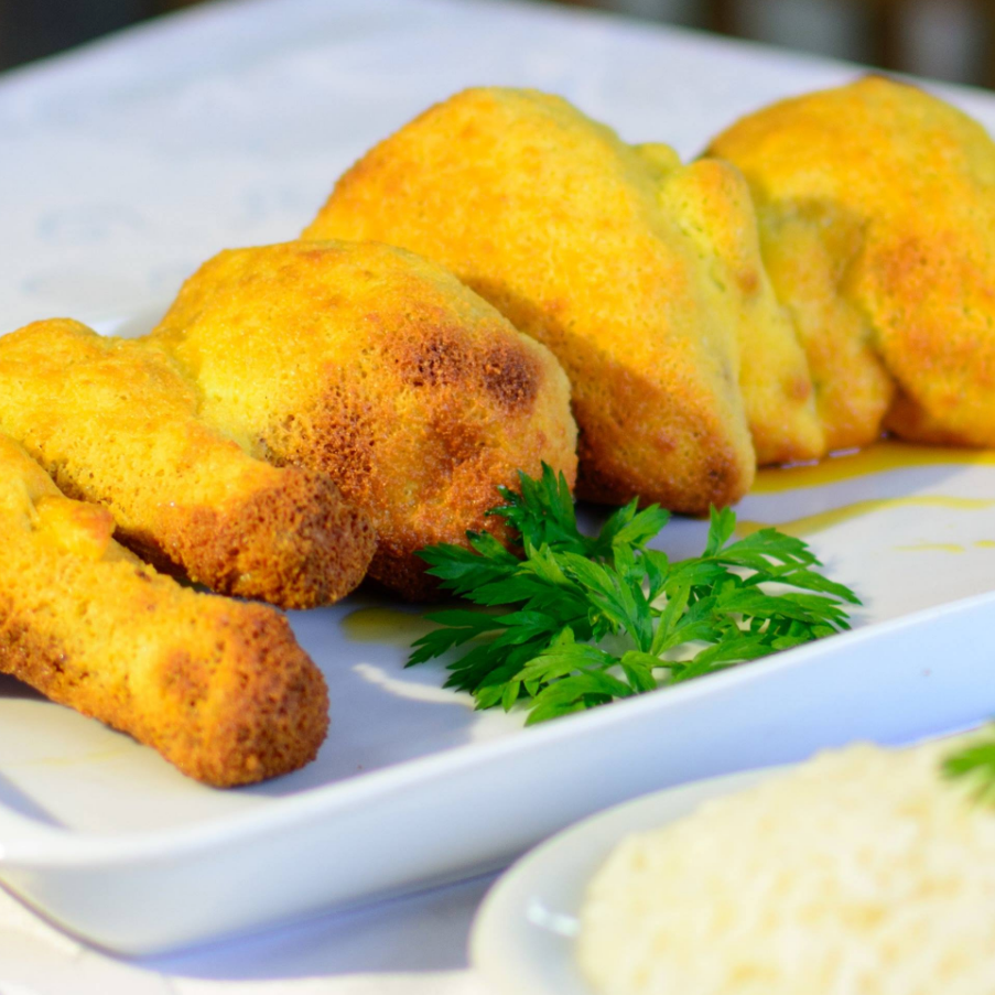 GALETO DE COXA E SOBRECOXA AO QUEIJO (1KG)