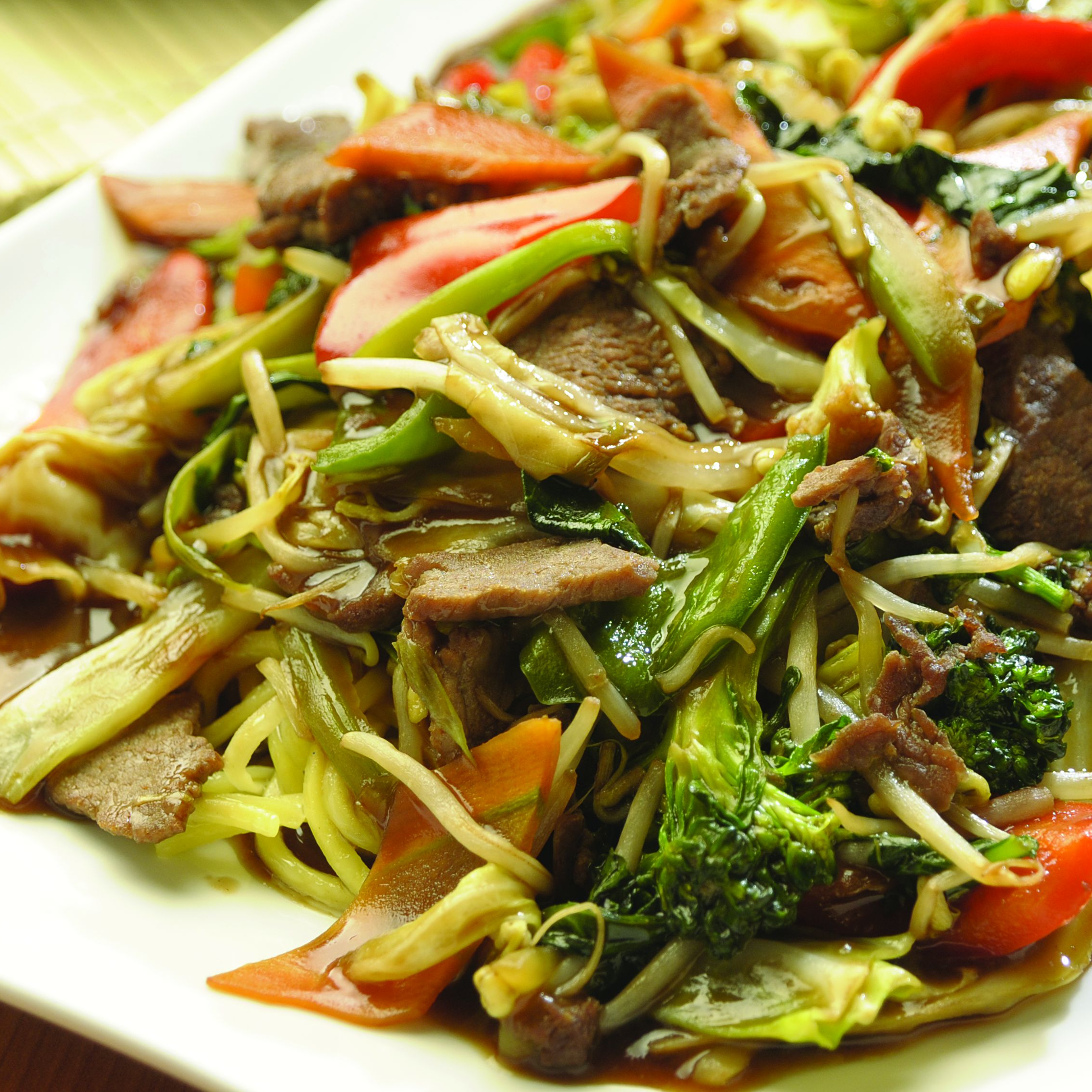 YAKISSOBA DE CARNE