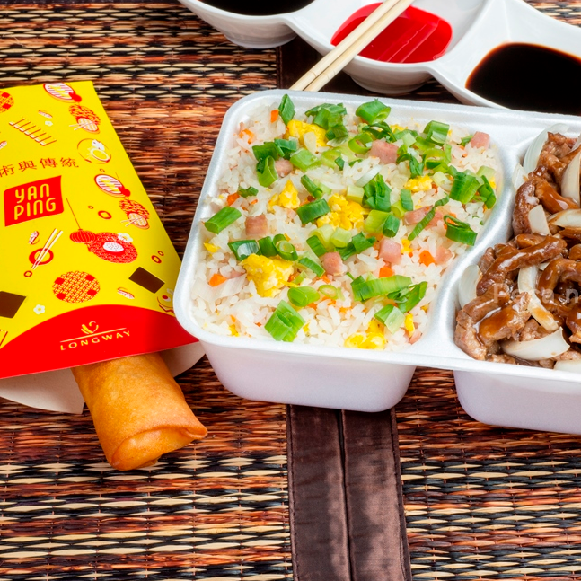 Promoção Carne Desfiada com Cebola + Rolinho 