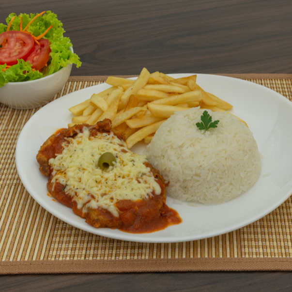 Filé mignon à parmegiana + 3 acompanhamentos