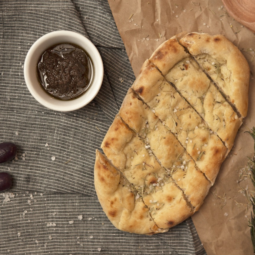 Focaccia Sal grosso, Alecrim e Pesto De Azeitonas 🌱