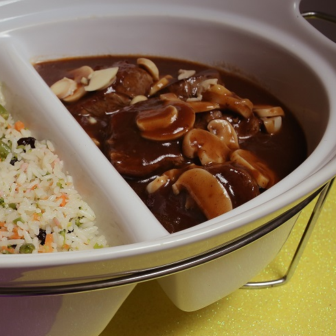 Filé com molho madeira e champignon 