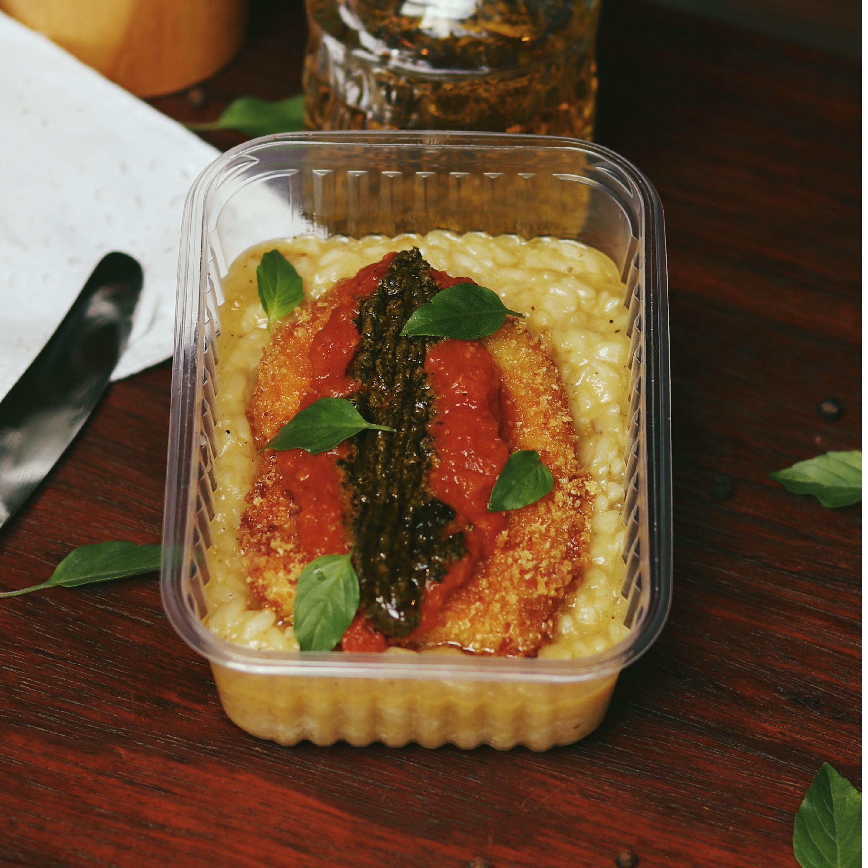 Risoto de parmesão com frango crocante