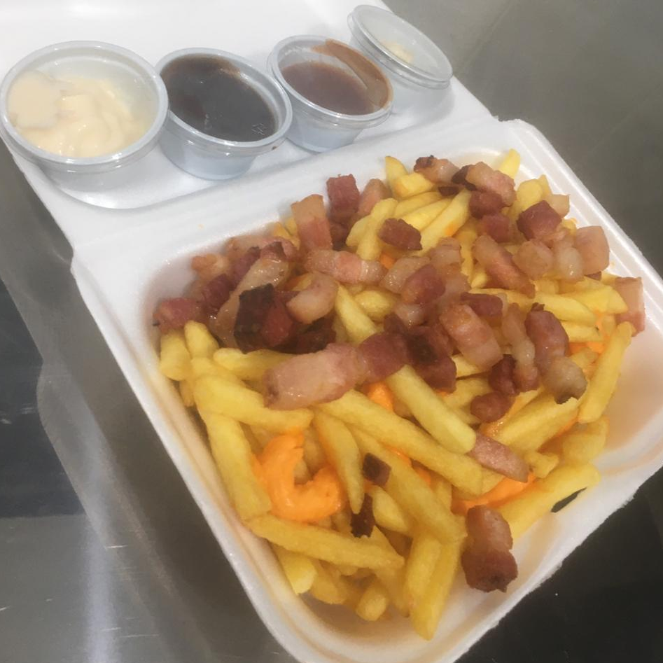 Batata c/ Bacon e Cheddar 