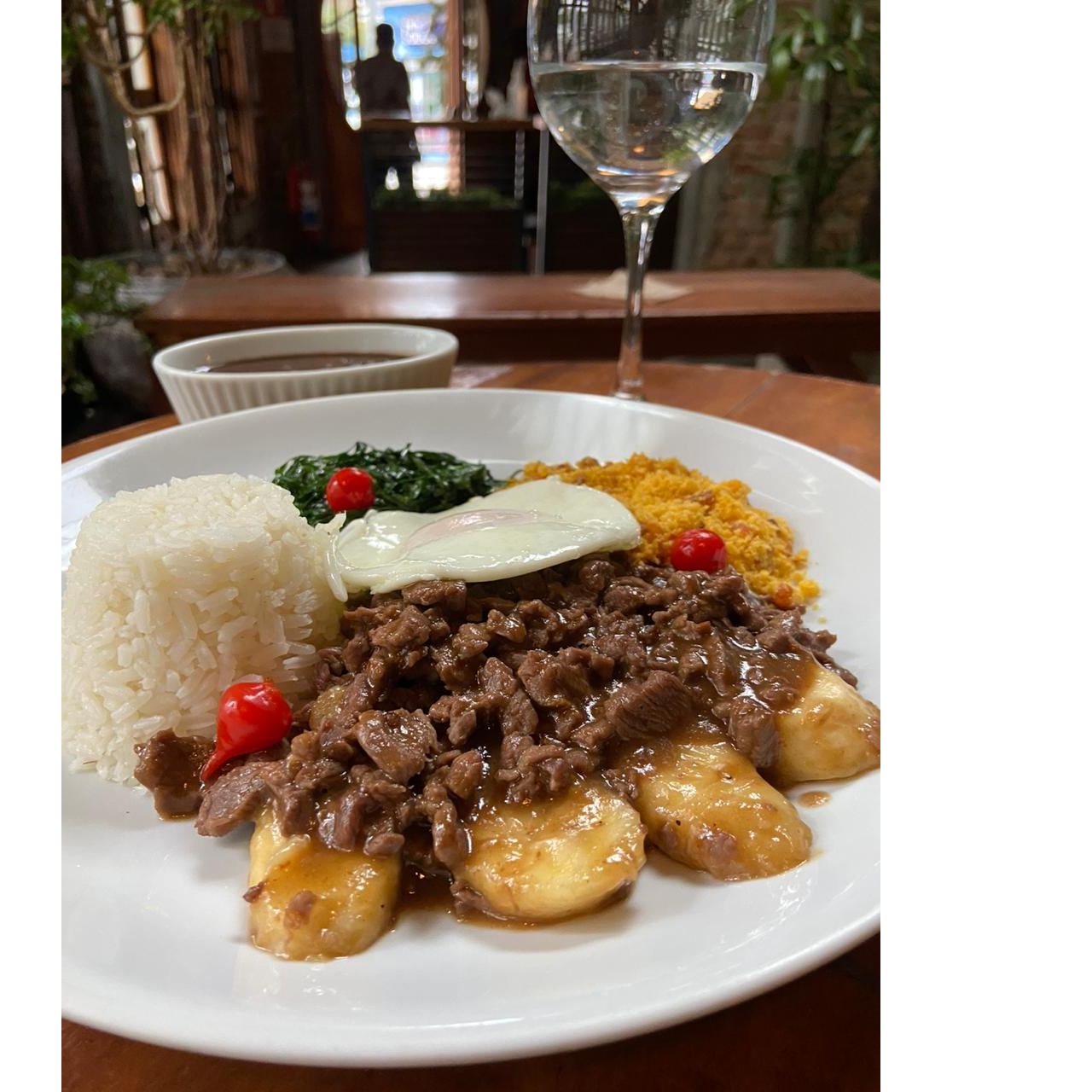 Picadinho de Filé Mignon + Duo de Pastéis