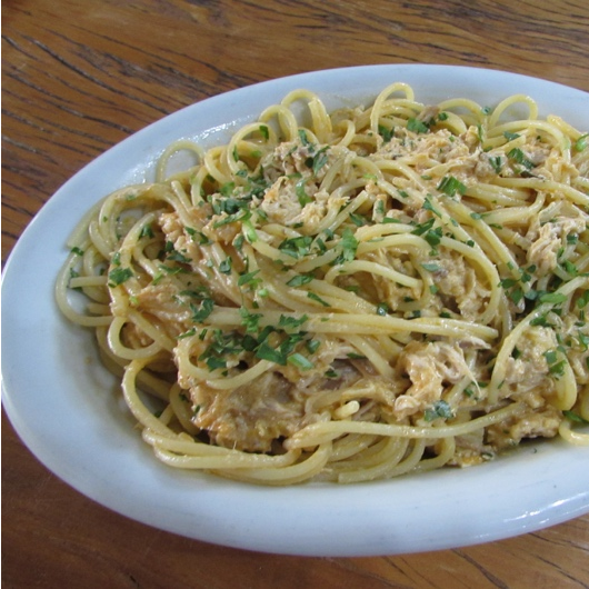 SPAGHETTI COM MOLHO DE FRANGO