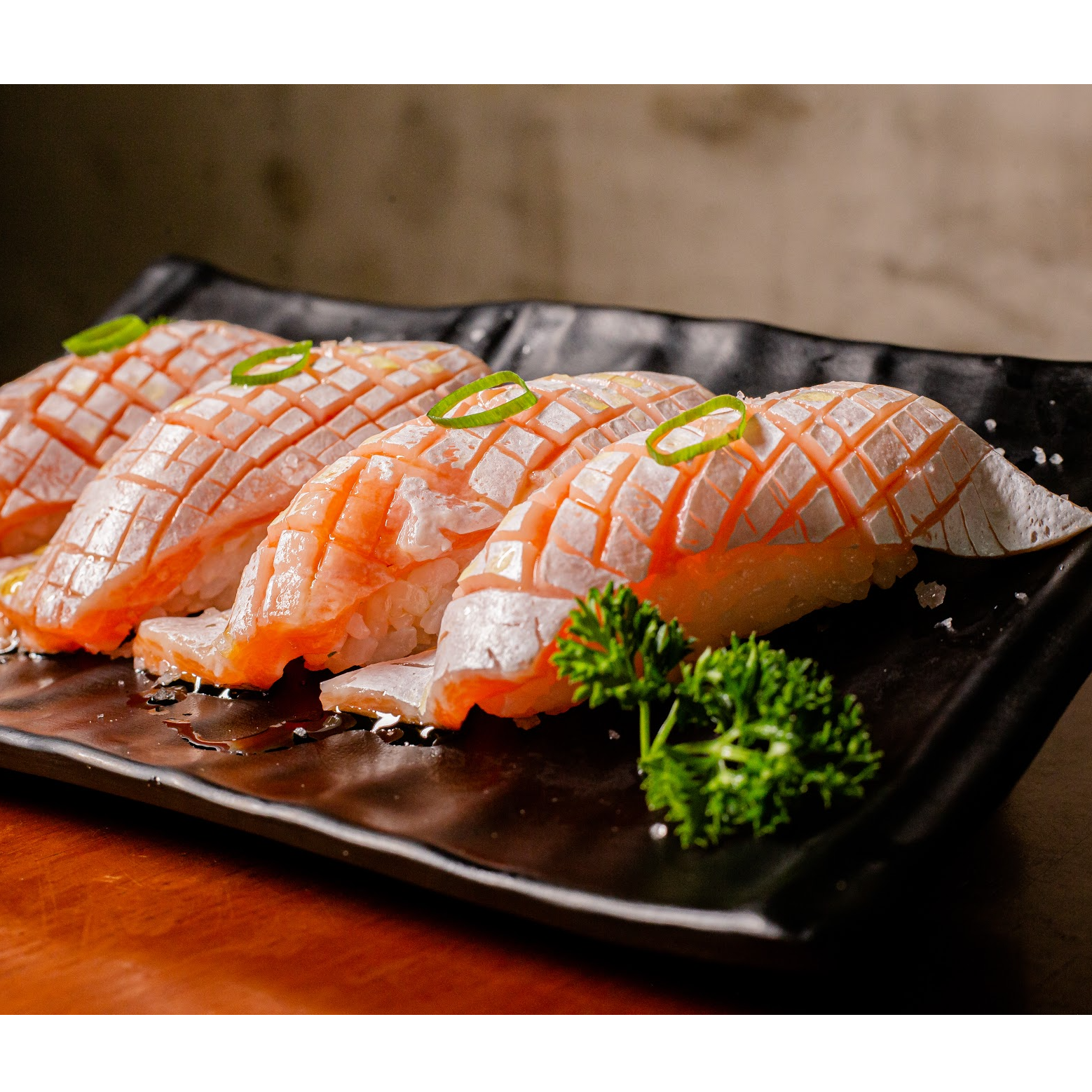 Sushi  Barriga de Salmão Trufada com Flor de Sal (4 unidades)