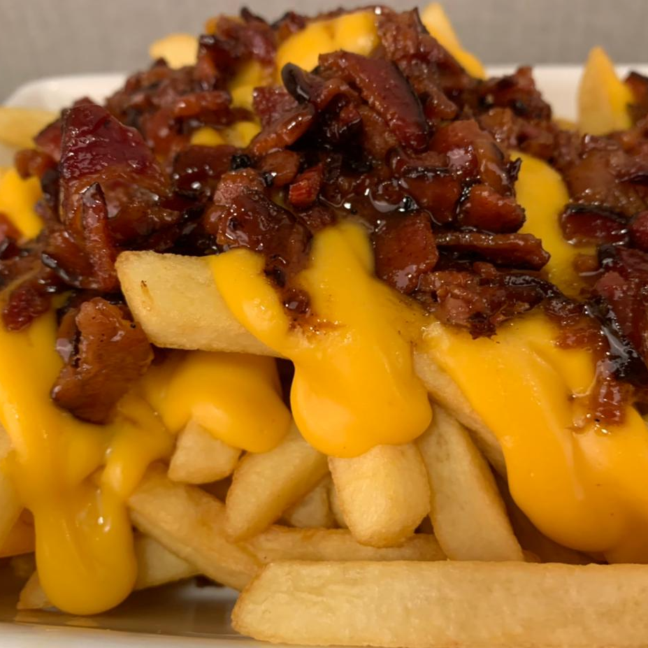 Batata Frita com Cheddar e Bacon Glaceado
