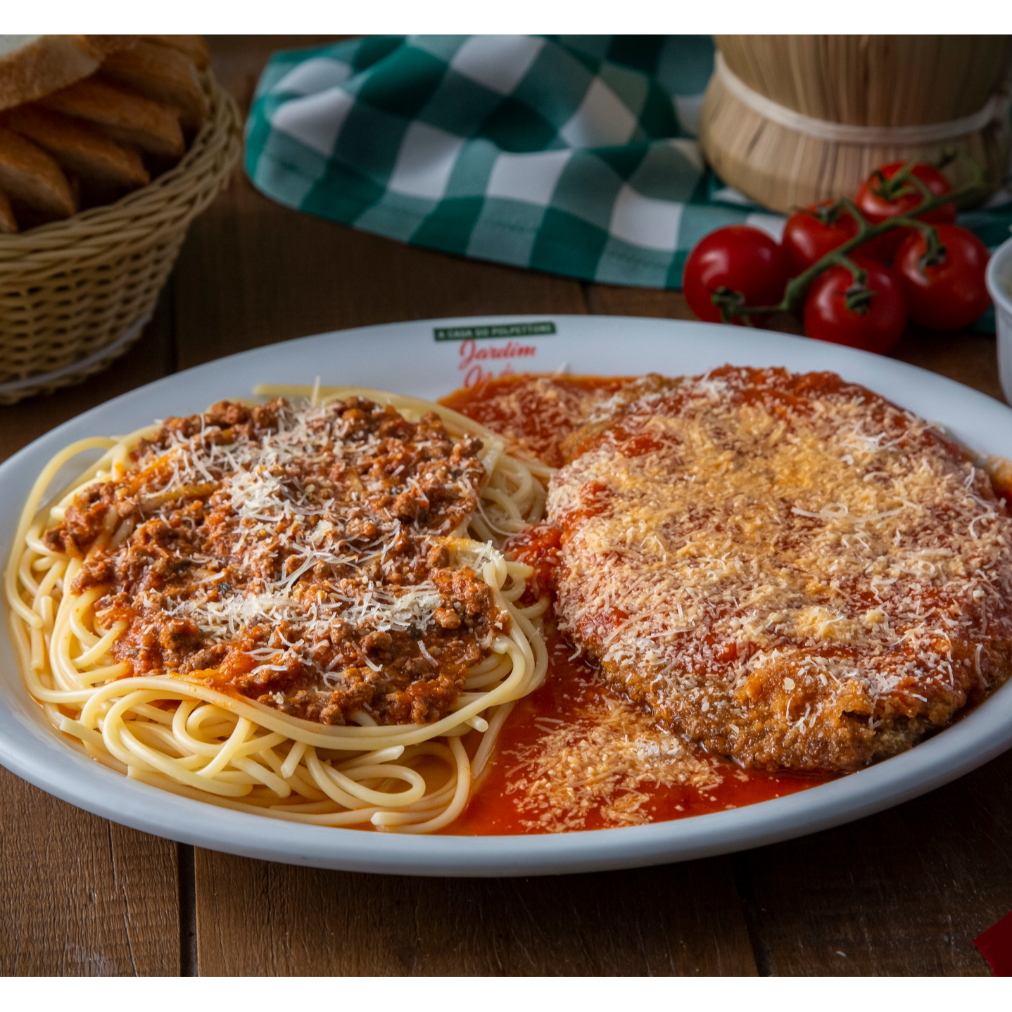 Filé Mignon a Parmegiana P + Massa