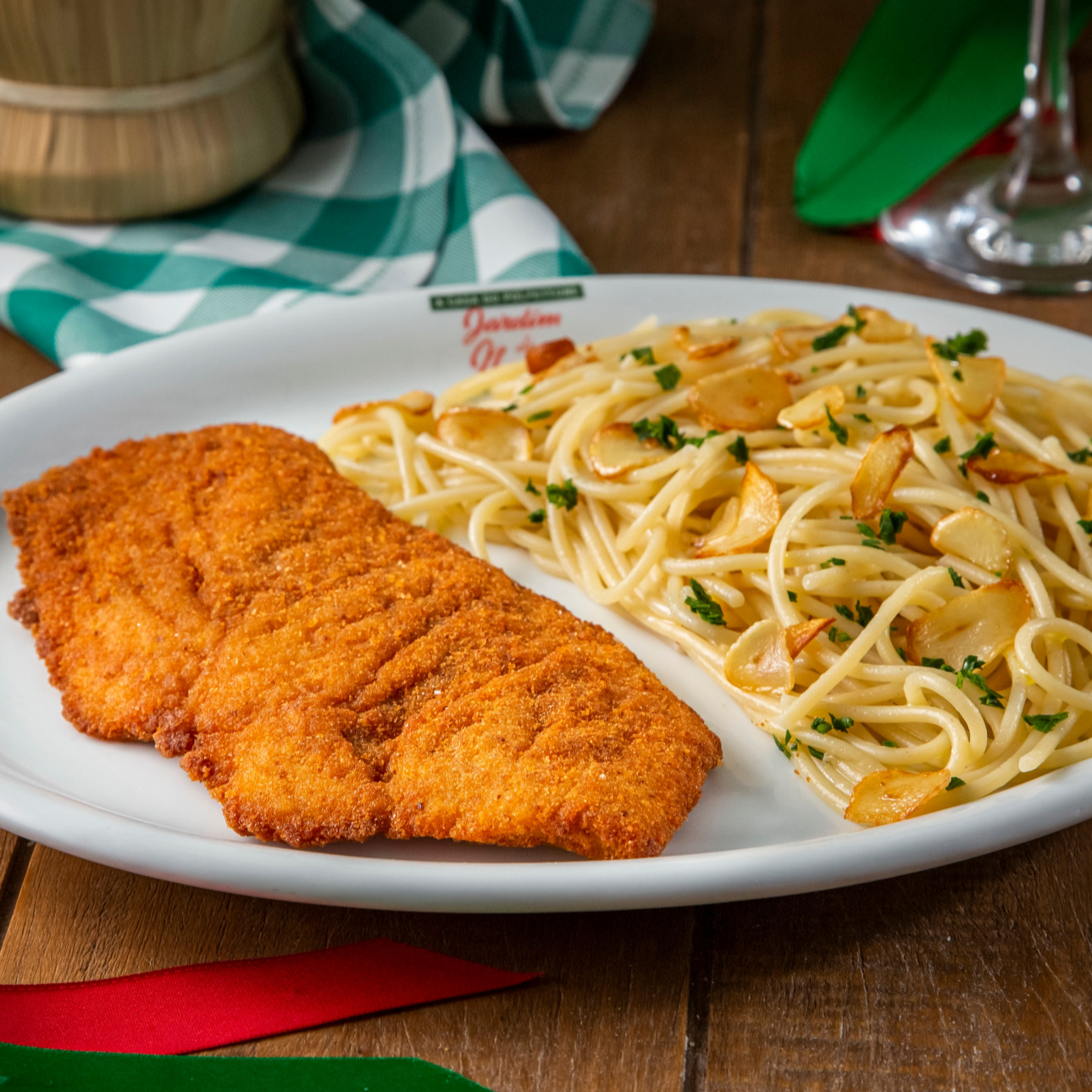 Filé de Frango a Milanesa P + Massa