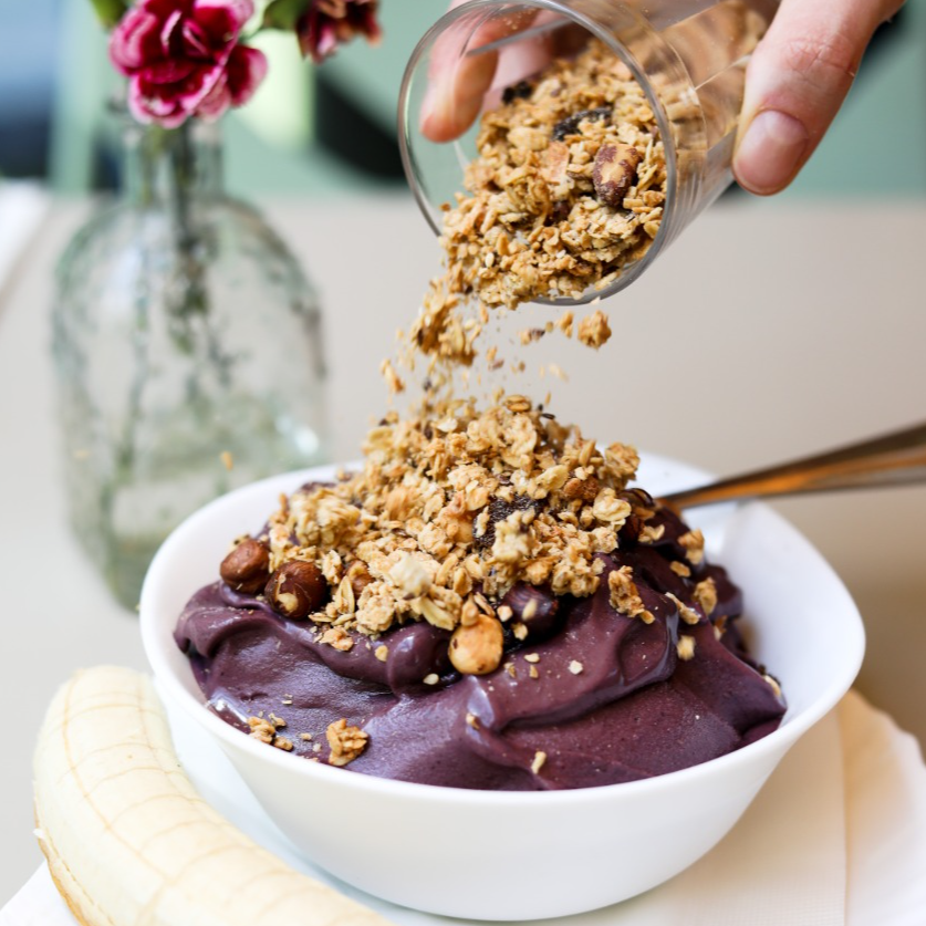 Açaí na tigela com granola   e banana picada   - 500ml (9013)