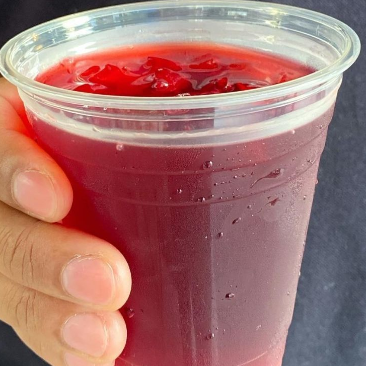 Chá de hibisco com gengibre/ Hibiscus tea with ginger