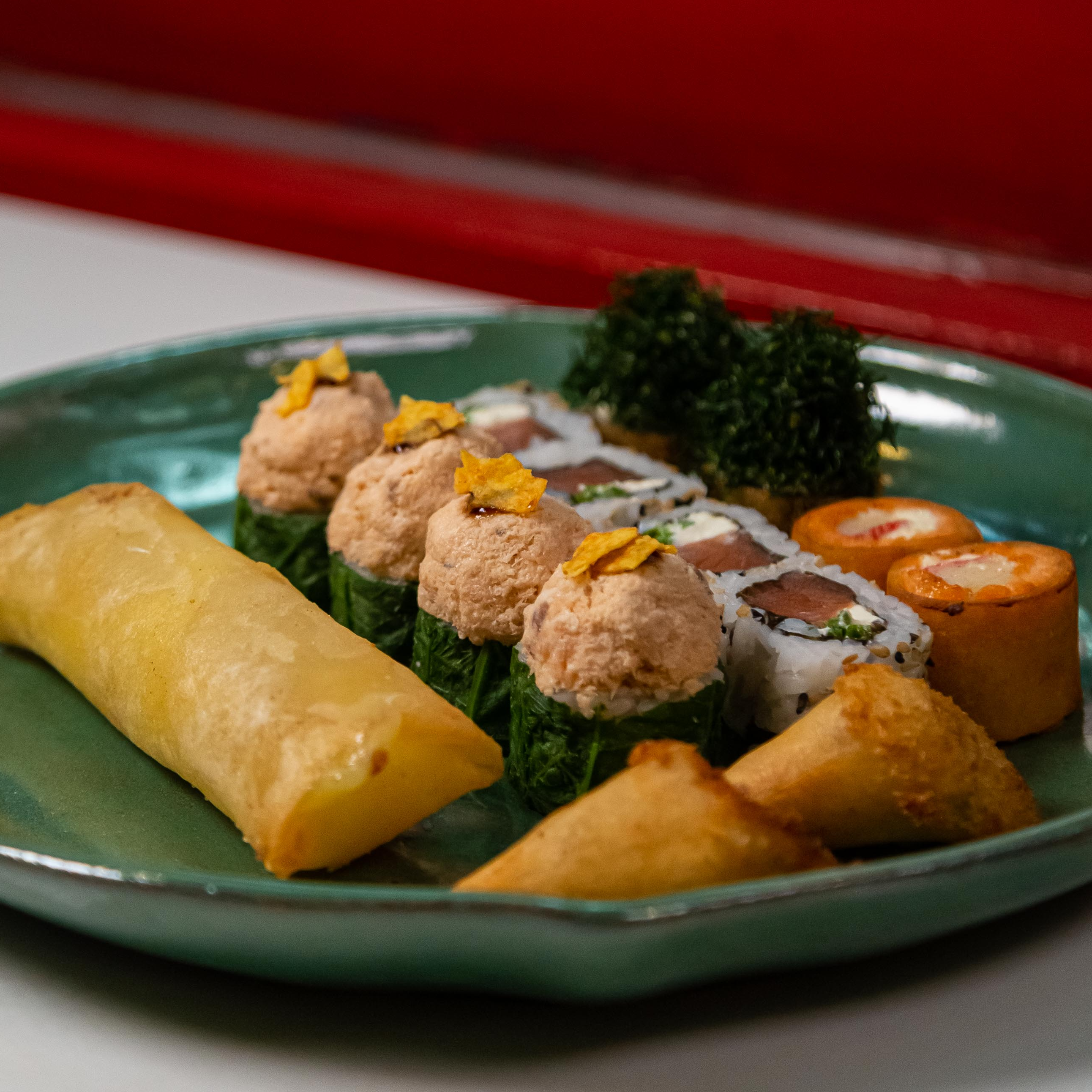 Combo Todo Meu (12 peças + 2 mini hot temaki + 1 rolinho )