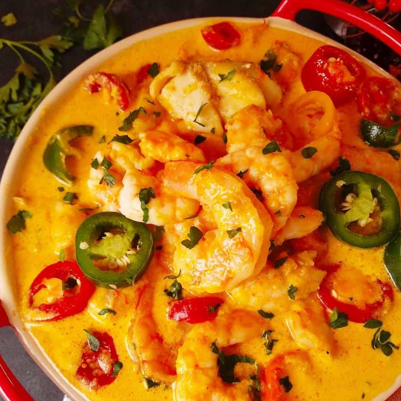 Moqueca de peixe com camarão (serve 2 pessoas)