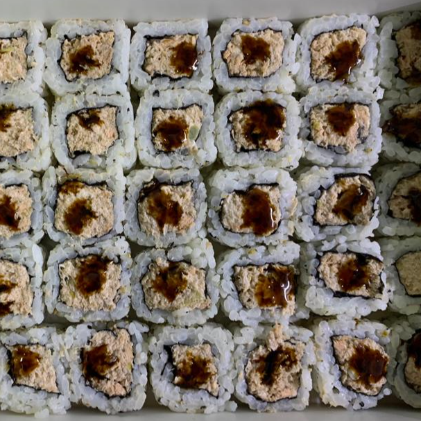 Promoção Uramaki especial  de   salmão ou atum