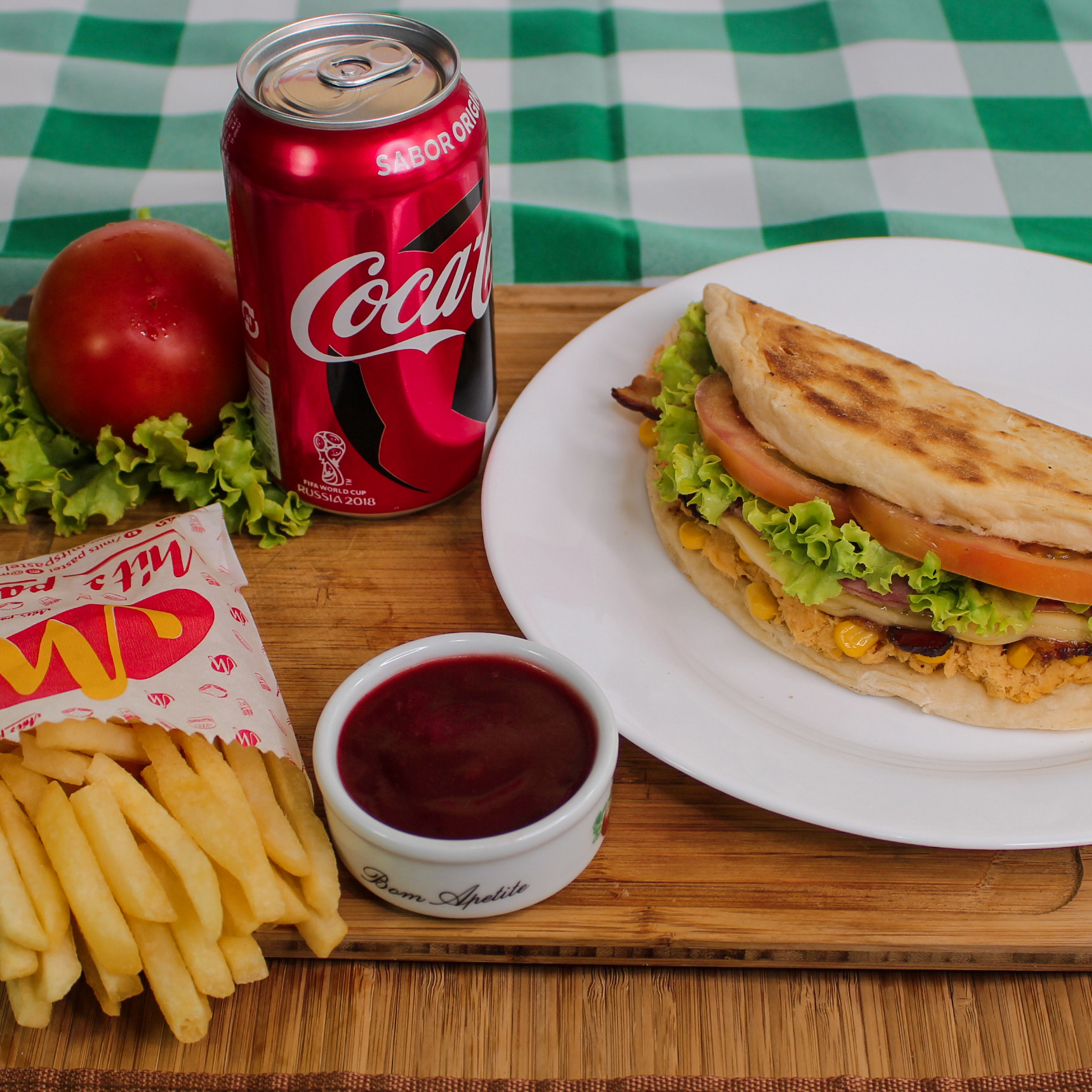 SUPER FRANGO + REFRIGERANTE LATA + BATATA FRITA P