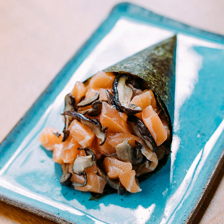 Temaki Salmão com Shitake