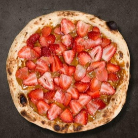 PIZZA DE DOCE DE LEITE COM MORANGO