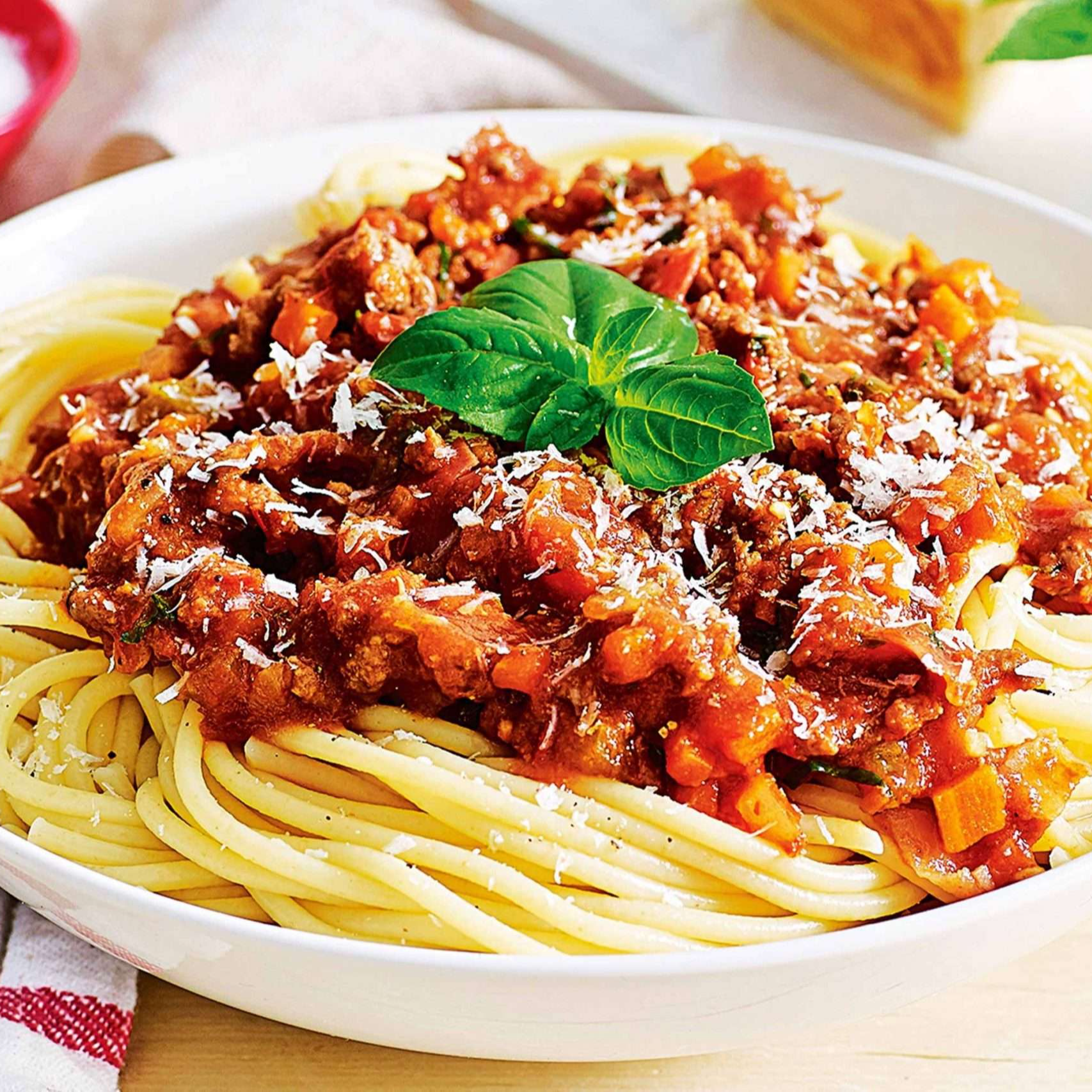 1 Espaguethi médio a bolonhesa + 1 Fanta Guaraná