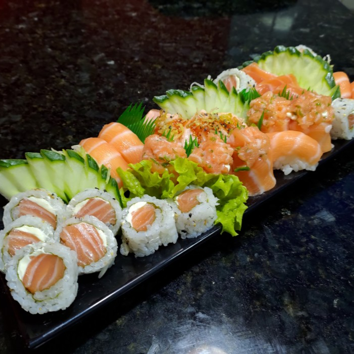 Super Salmão 38 peças + Temaki salmão fila