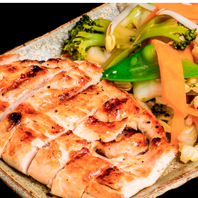 GRELHADO DE FRANGO COM LEGUMES