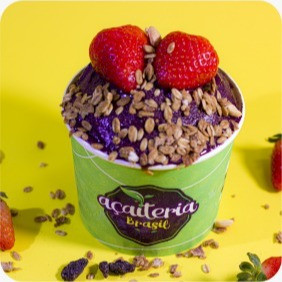 Morango- Acompanha: Morango + leite condensado e granola.