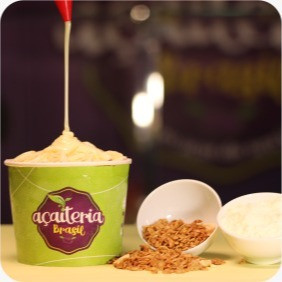 Tradicional - Acompanha: Banana + leite condensado + leite em pó e granola.