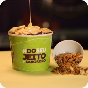 Banana- Acompanha: Banana + leite condensado e granola.