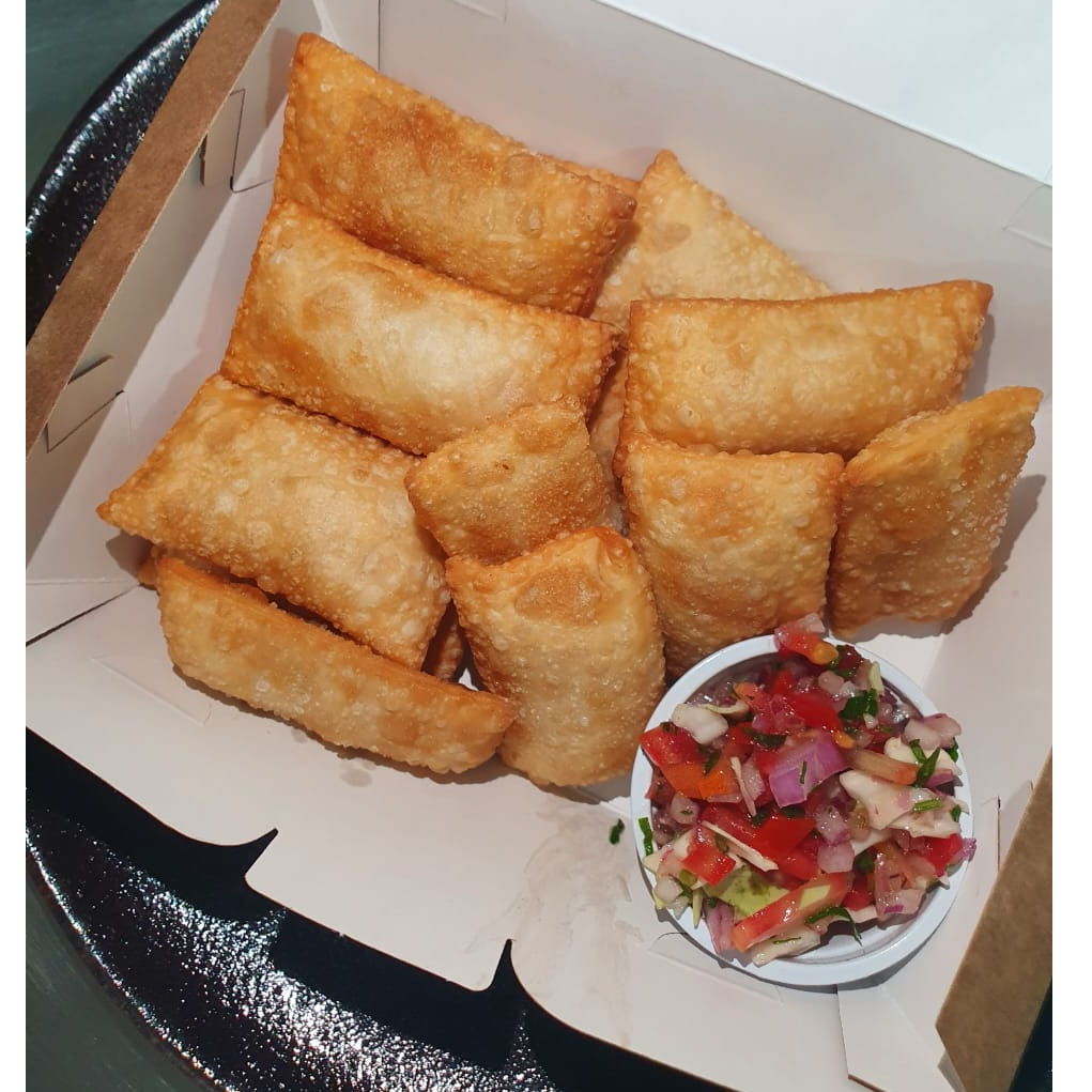 Porção de mini pastel de carne 