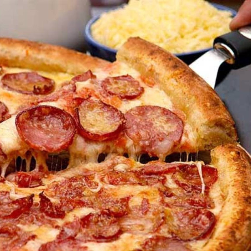 Pizza Gigante (45cm) + bebida de 1,5l