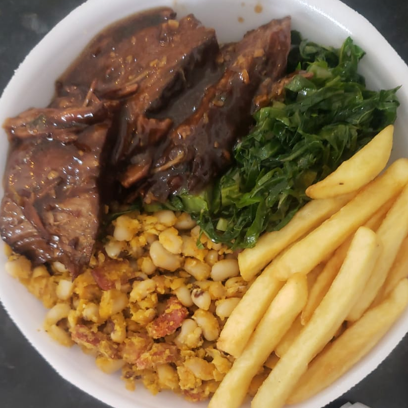 Tropeiro com Carne Assada