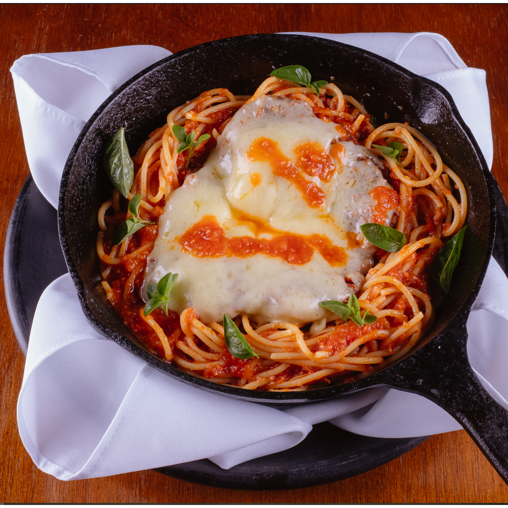 Filé-mignon à parmegiana (serve 3 à 4 pessoas)