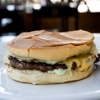 Bauruzinho, carne e queijo