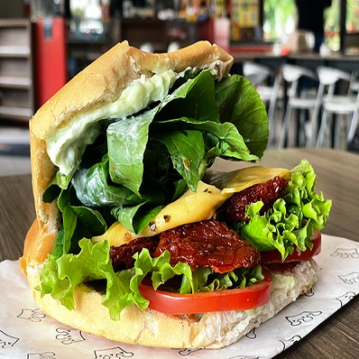 Xis rúcula com tomate seco