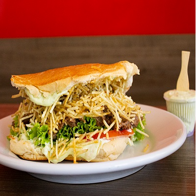 Xis strogonoff de filé c/ batata palha