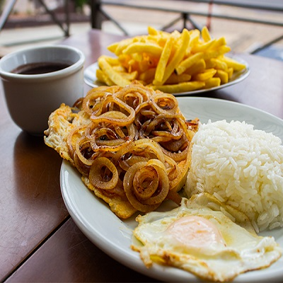 À la minuta de frango acebolado