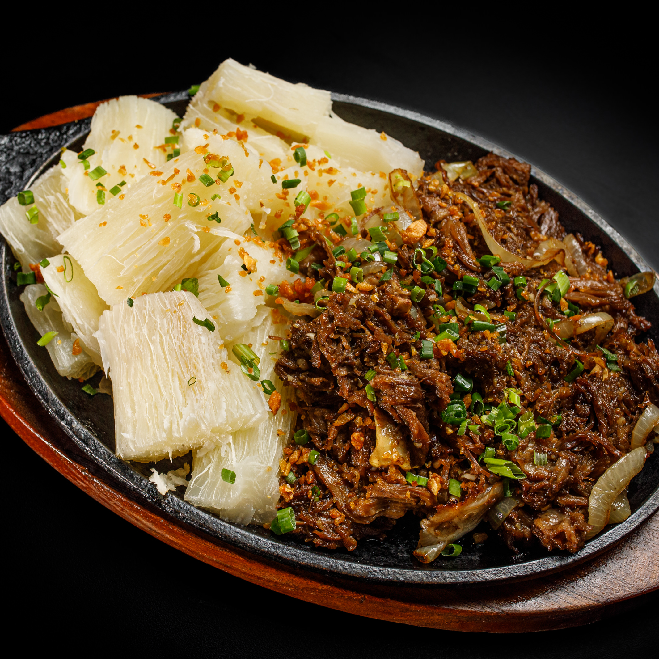 Costela desfiada c/ mandioca cozida