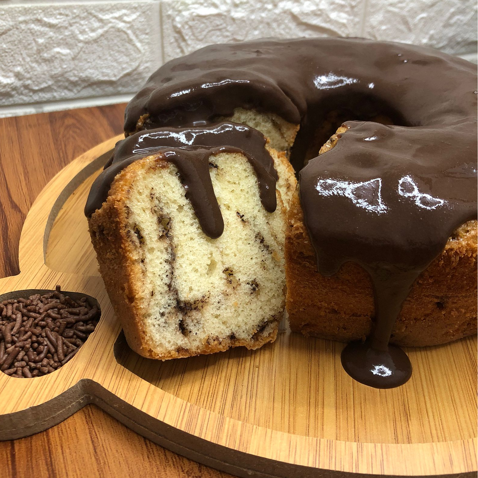 Bolo formigueiro com cobertura de chocolate 