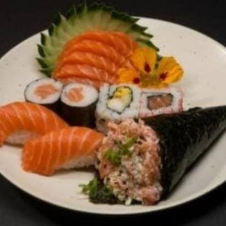 Combo 2 (13 peças) + 1 temaki + 1 refrigerante