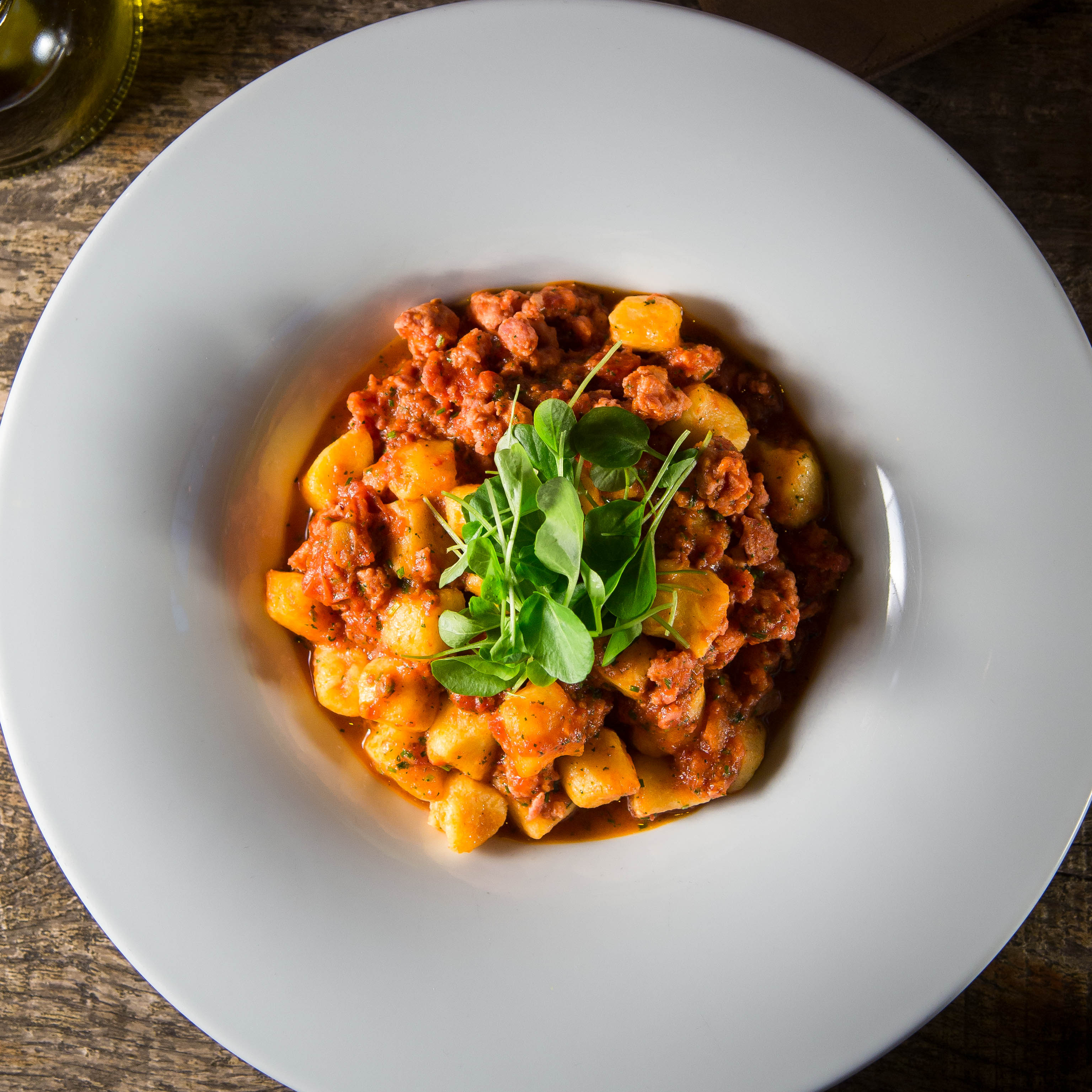 Gnocchi Al Ragú Calabrese + 1/2 Salada + Pudim