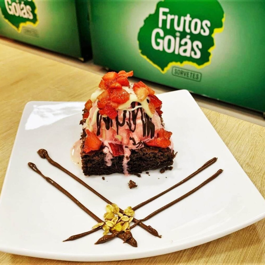 BROWNIE COM SORVETE