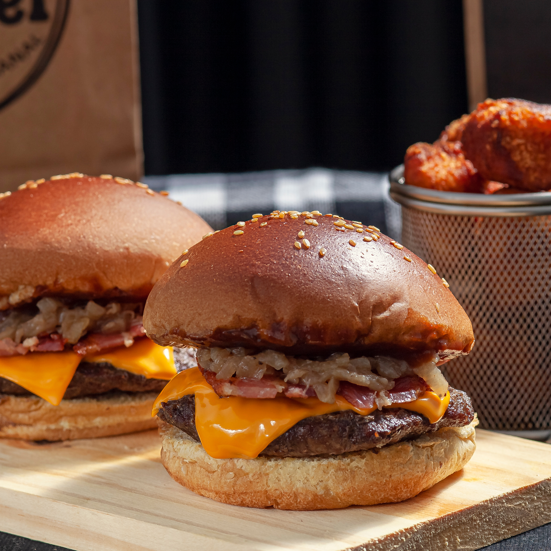 Dois Duu Cheddar Classico + Mini Chicken !