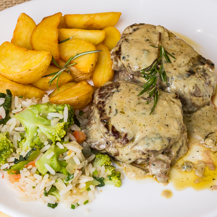 FILÉ MIGNON AO GORGONZOLA