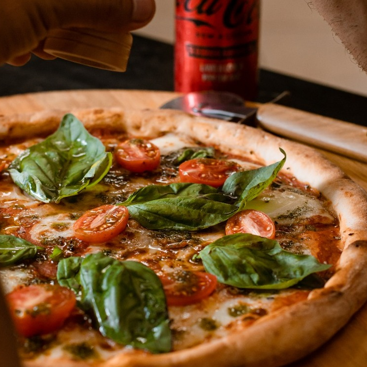 1 Pizza Broto Supremo  + Bebida 350 ml