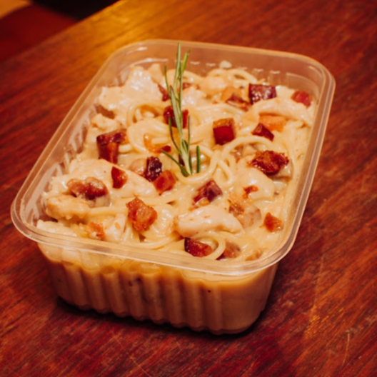 Espaguete pollo e bacon