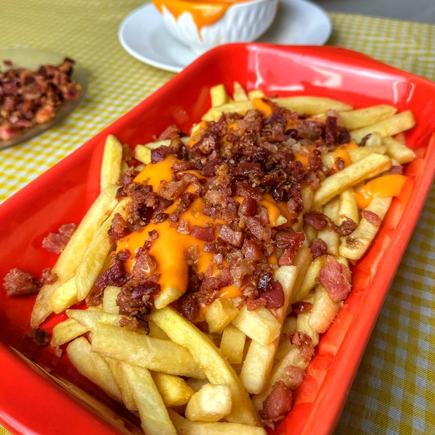Porção Batata Frita com Cheddar e Bacon 500g