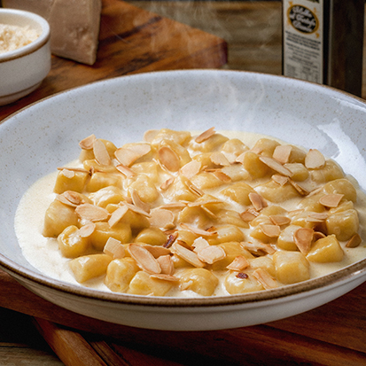 Gnocchi Al Tartufo + 1/2 Salada + Pudim