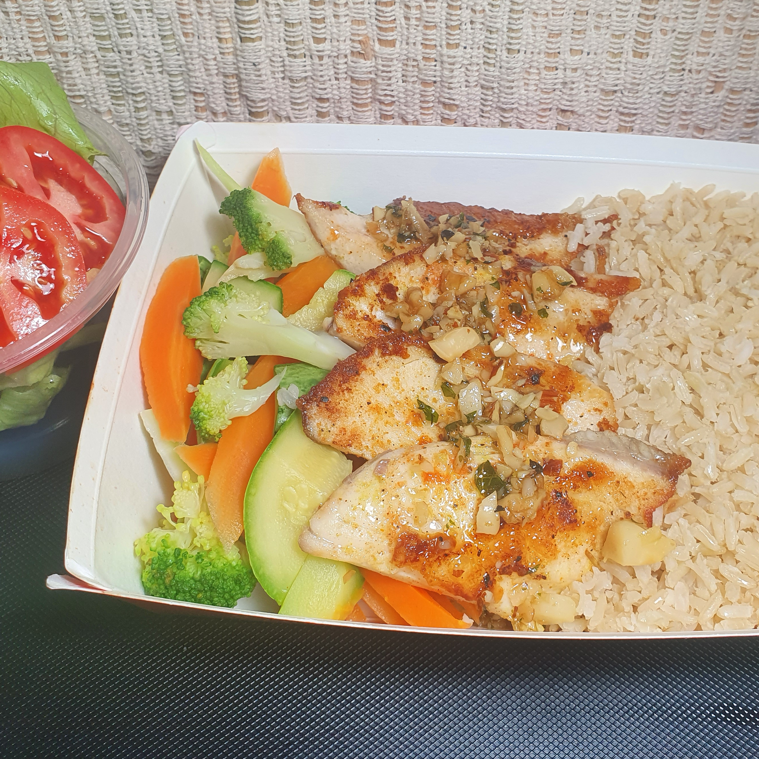 Filé tilápia  grelhado com pesto (opção 2) 