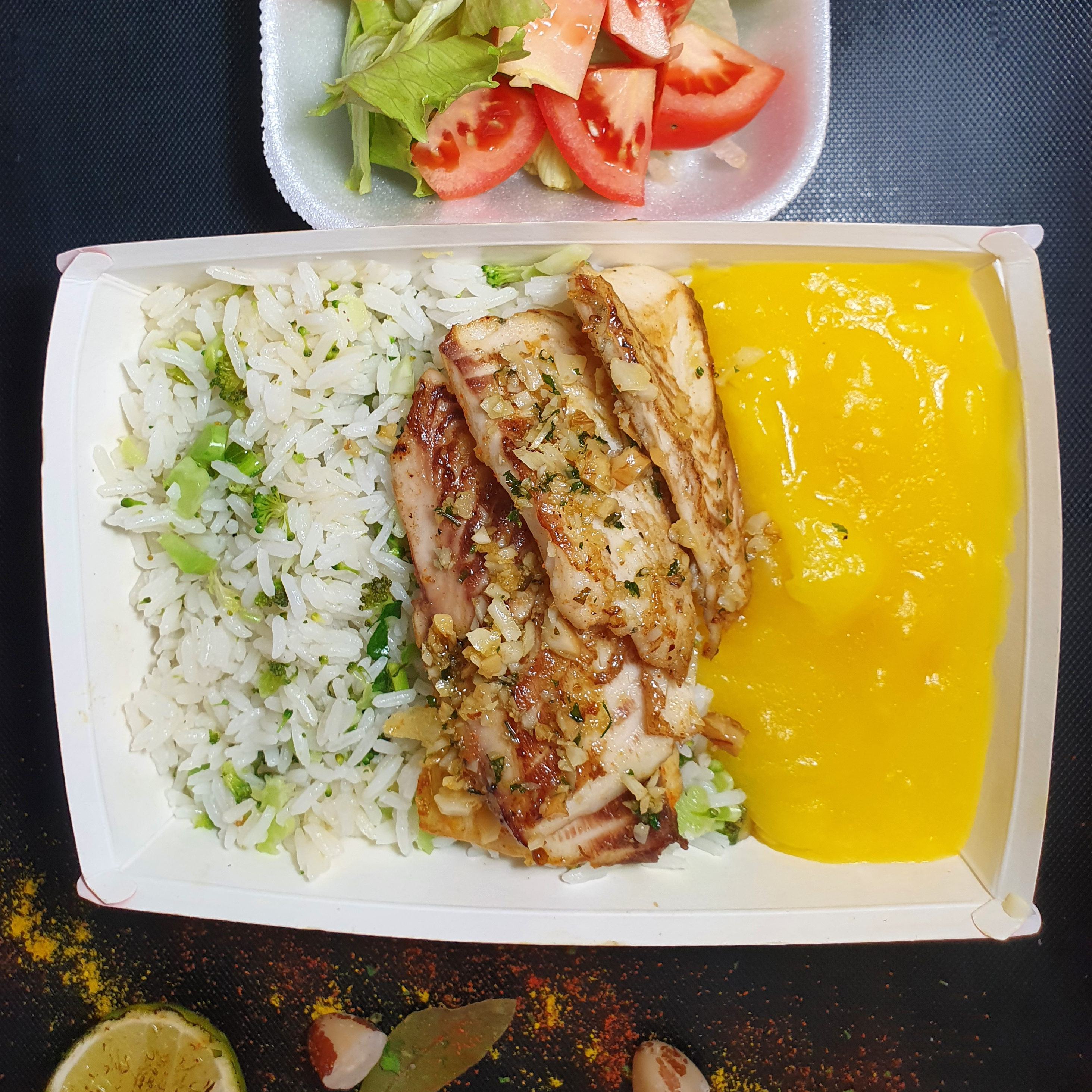 Filé de tilápia grelhada com pesto (opção 3) 